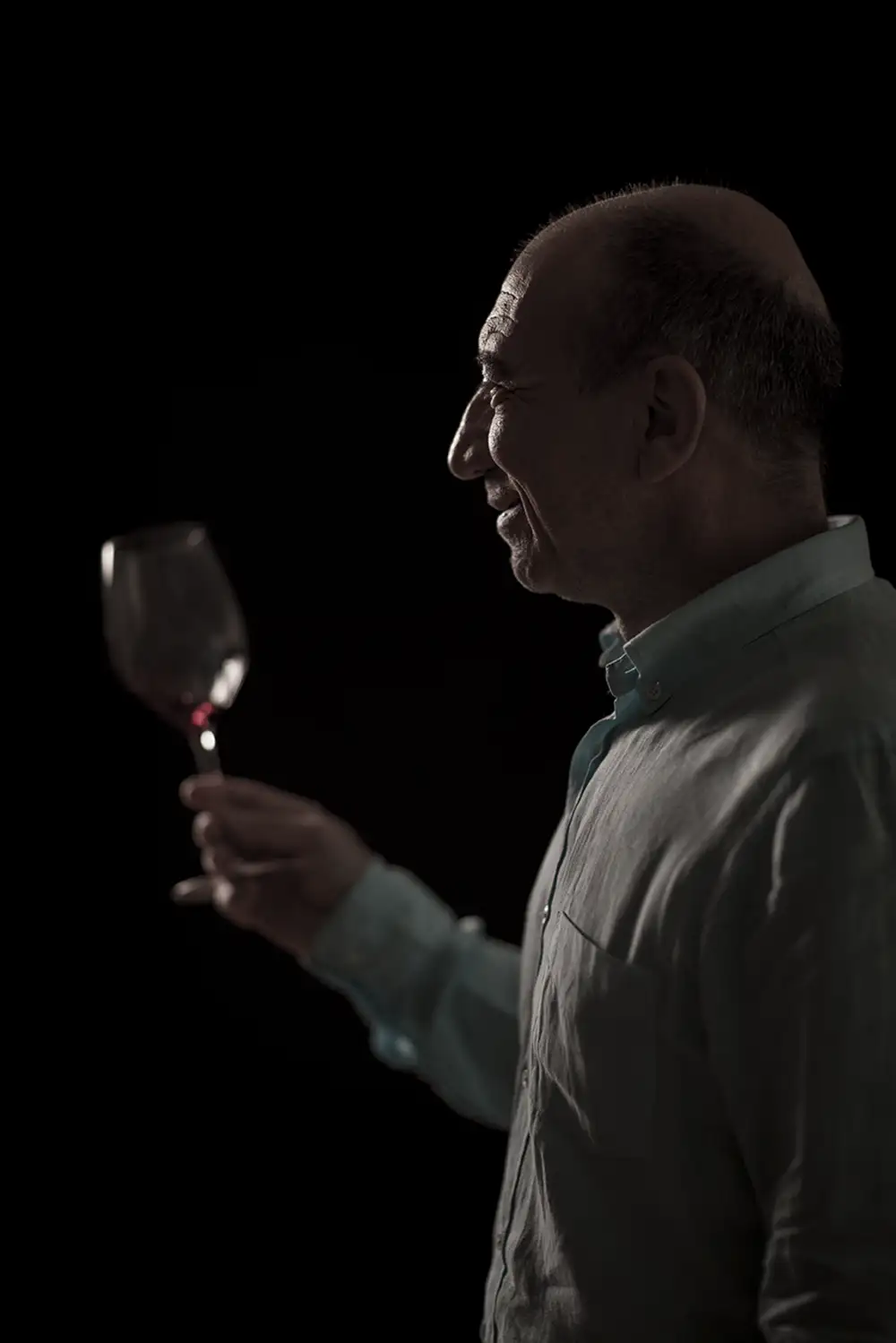 javier con nuestro vino sei solo